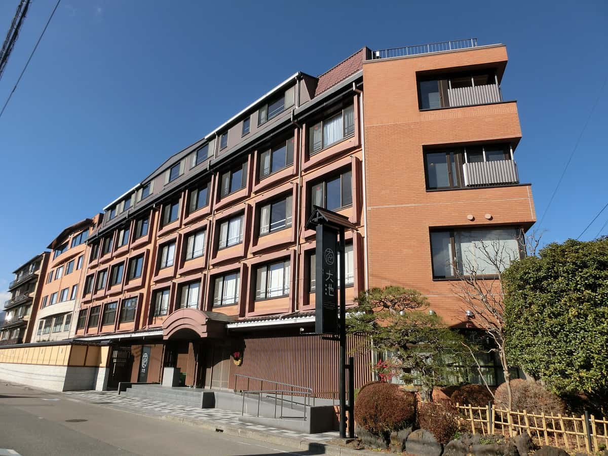 Gebäude des Oike Hotel in Fujikawaguchiko