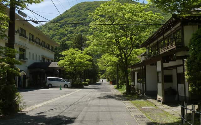 Symbolbild: Straße im Onsen-Ort Ashinoyu