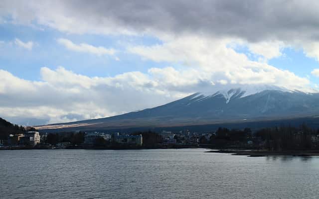 Symbolbild: Fuji und Kawaguchiko an einem bewölkten Tag